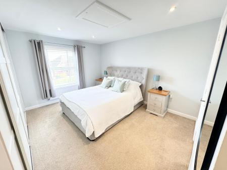 5 bedroom Detached house for sale in Firecrest Road, Gabriel Park, Basingstoke, RG22