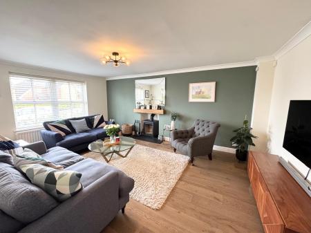 5 bedroom Detached house for sale in Firecrest Road, Gabriel Park, Basingstoke, RG22