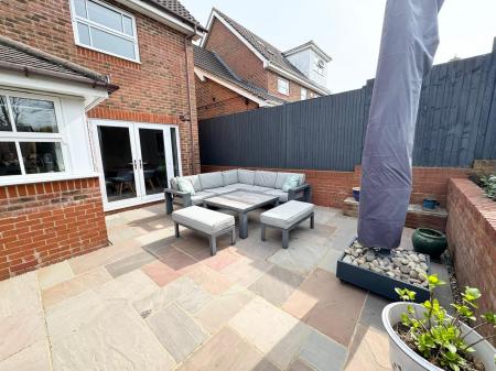 5 bedroom Detached house for sale in Firecrest Road, Gabriel Park, Basingstoke, RG22