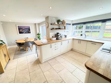 5 bedroom Detached house for sale in Firecrest Road, Gabriel Park, Basingstoke, RG22