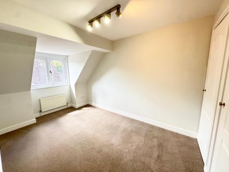 4 bedroom Detached house to let in Hopton Garth, Lychpit, Basingstoke, RG24