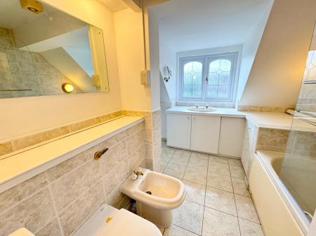 4 bedroom Detached house to let in Hopton Garth, Lychpit, Basingstoke, RG24