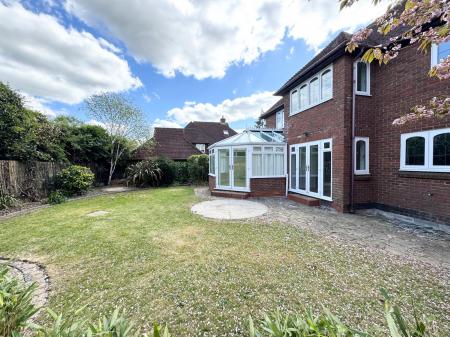 4 bedroom Detached house to let in Hopton Garth, Lychpit, Basingstoke, RG24