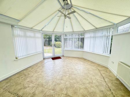 4 bedroom Detached house to let in Hopton Garth, Lychpit, Basingstoke, RG24