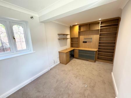 4 bedroom Detached house to let in Hopton Garth, Lychpit, Basingstoke, RG24