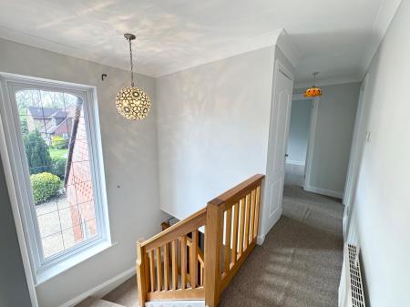 4 bedroom Detached house to let in Hopton Garth, Lychpit, Basingstoke, RG24