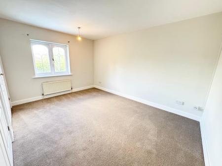 4 bedroom Detached house to let in Hopton Garth, Lychpit, Basingstoke, RG24