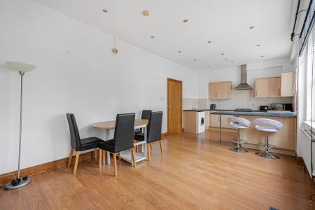 2 bedroom Flat to let in Loes Alley, Alton, GU34