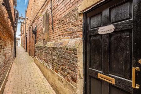 2 bedroom Flat to let in Loes Alley, Alton, GU34