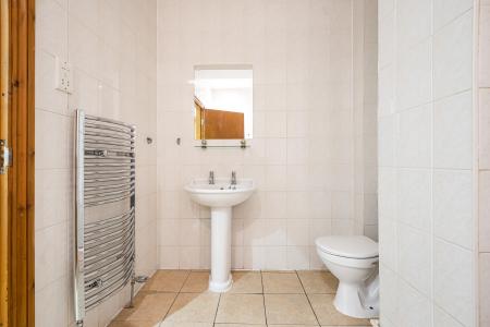 2 bedroom Flat to let in Loes Alley, Alton, GU34