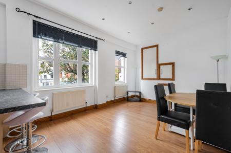 2 bedroom Flat to let in Loes Alley, Alton, GU34