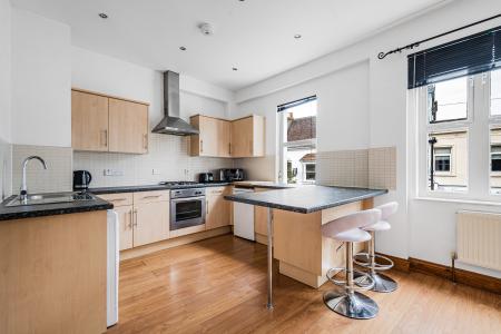 2 bedroom Flat to let in Loes Alley, Alton, GU34