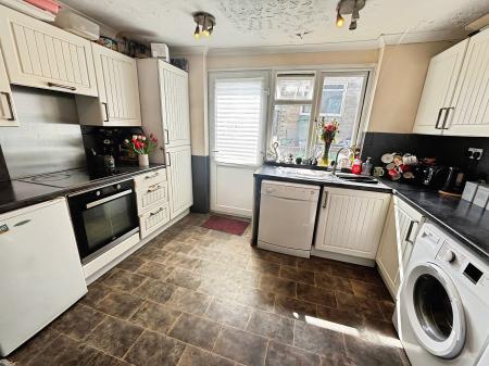 4 bedroom Terraced House for sale in Mendip Close, Buckskin, Basingstoke, RG22