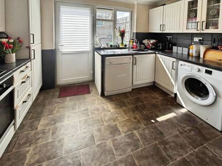 4 bedroom Terraced House for sale in Mendip Close, Buckskin, Basingstoke, RG22