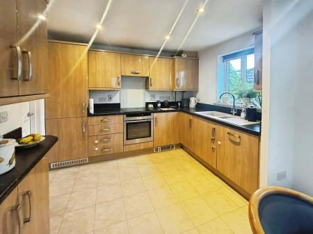 3 bedroom Detached house for sale in Taplin Close, Basingstoke, RG24