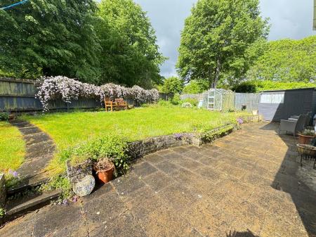 4 bedroom Detached house for sale in Woodmere Croft, Kempshott, Basingstoke, RG22