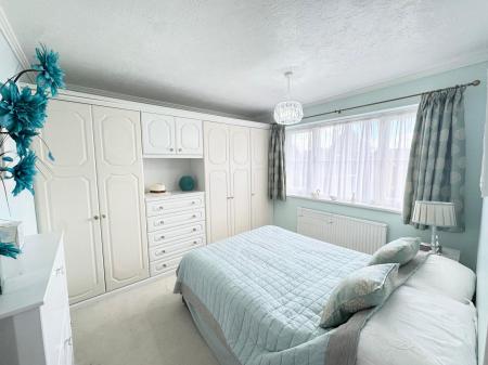 4 bedroom Detached house for sale in Woodmere Croft, Kempshott, Basingstoke, RG22