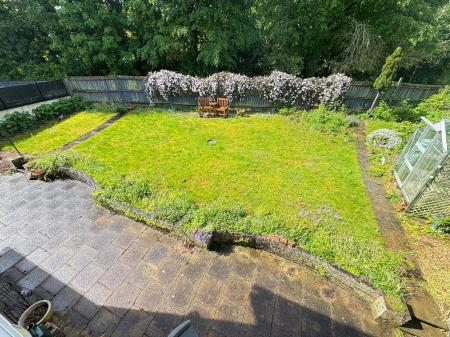 4 bedroom Detached house for sale in Woodmere Croft, Kempshott, Basingstoke, RG22