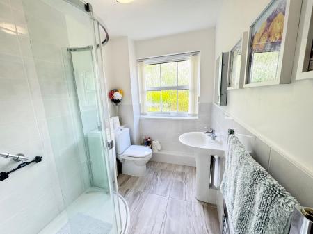 4 bedroom Detached house for sale in Woodmere Croft, Kempshott, Basingstoke, RG22