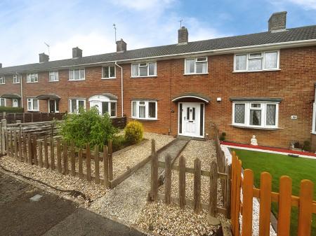 3 bedroom Terraced House for sale in Stag Hill, South Ham, Basingstoke, RG22
