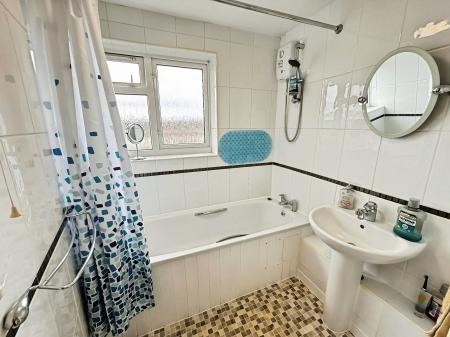 3 bedroom Terraced House for sale in Stag Hill, South Ham, Basingstoke, RG22
