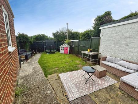 2 bedroom Terraced House for sale in Stag Hill, South Ham, Basingstoke, RG22