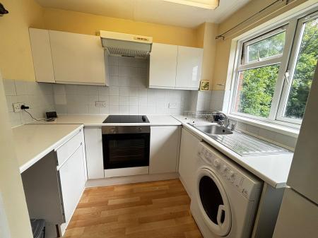 1 bedroom Studio flat to let in Flaxfield Court, Basingstoke, RG21