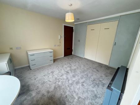 1 bedroom Studio flat to let in Flaxfield Court, Basingstoke, RG21
