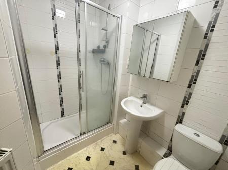 2 bedroom Flat to let in Sinclair Drive, Basingstoke, RG21