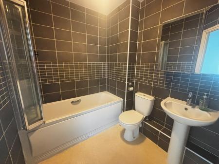 2 bedroom Flat to let in Sinclair Drive, Basingstoke, RG21