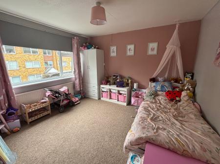 2 bedroom Flat for sale in Sylvia Close, Basingstoke, RG21