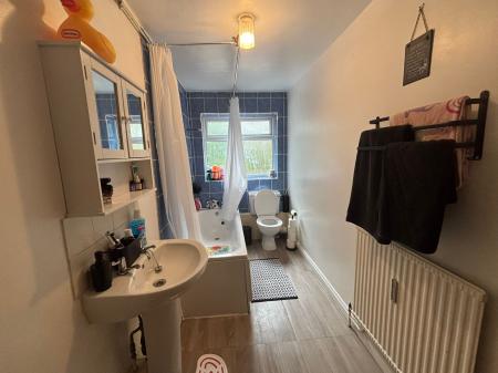 2 bedroom Flat for sale in Sylvia Close, Basingstoke, RG21