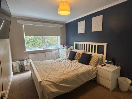 2 bedroom Flat for sale in Sylvia Close, Basingstoke, RG21