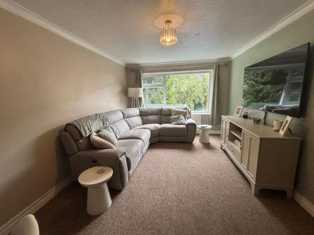 2 bedroom Flat for sale in Sylvia Close, Basingstoke, RG21