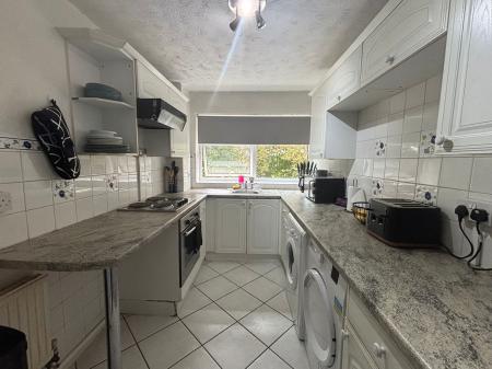 2 bedroom Flat for sale in Sylvia Close, Basingstoke, RG21