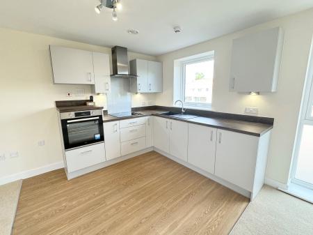 2 bedroom Flat to let in New Road, Tadley, RG26
