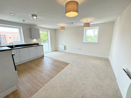 2 bedroom Flat to let in New Road, Tadley, RG26
