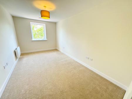 2 bedroom Flat to let in New Road, Tadley, RG26