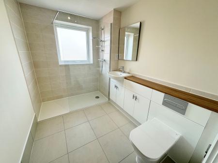 2 bedroom Flat to let in New Road, Tadley, RG26