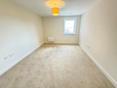 2 bedroom Flat to let in New Road, Tadley, RG26