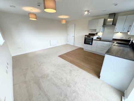 2 bedroom Flat to let in New Road, Tadley, RG26
