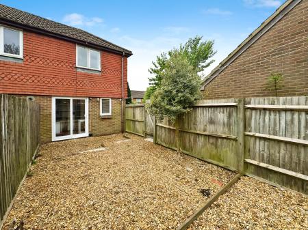 2 bedroom End of terrace house to let in Marshall gardens, Basingstoke, RG21