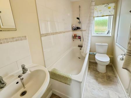 2 bedroom End of terrace house to let in Marshall gardens, Basingstoke, RG21
