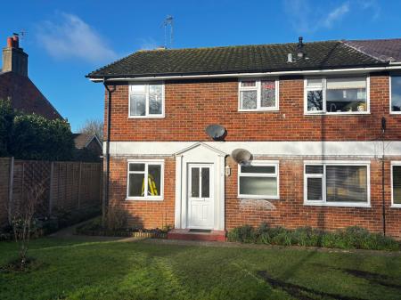 2 bedroom Ground floor maisonette to let in Wilton Place, Basingstoke, RG21