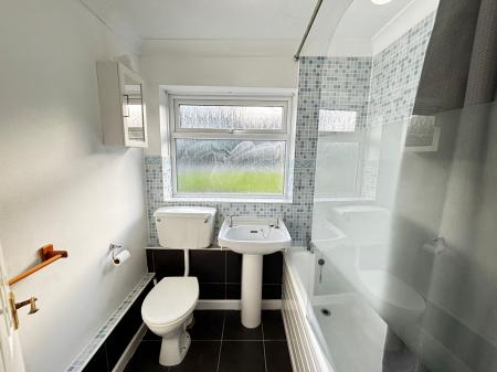 2 bedroom Ground floor maisonette to let in Wilton Place, Basingstoke, RG21