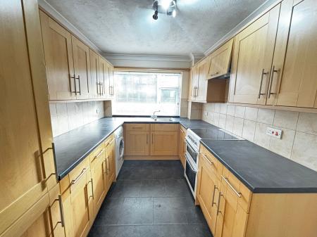 2 bedroom Ground floor maisonette to let in Wilton Place, Basingstoke, RG21