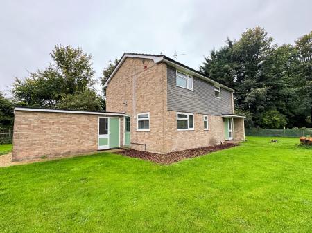 3 bedroom Detached house to let in Greatfield Farm House, Basingstoke, RG24