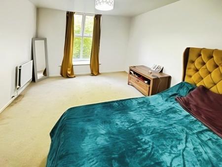 2 bedroom Flat for sale in Peninsula Road, Winchester, SO22