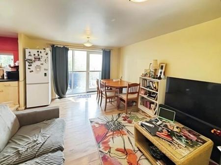 2 bedroom Flat for sale in Peninsula Road, Winchester, SO22