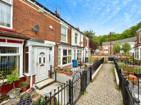 2 bedroom Terraced House for sale in Alma Avenue, Folkestone Street, Hull, HU5